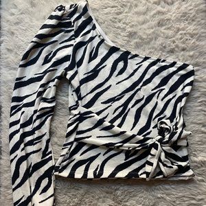 One shoulder, long sleeve top